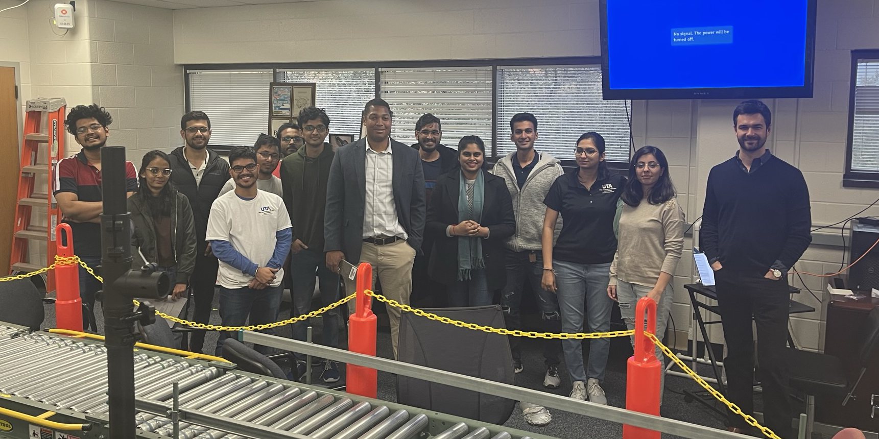 Dr. Jones with SEAR Lab students in the lab, February 2023